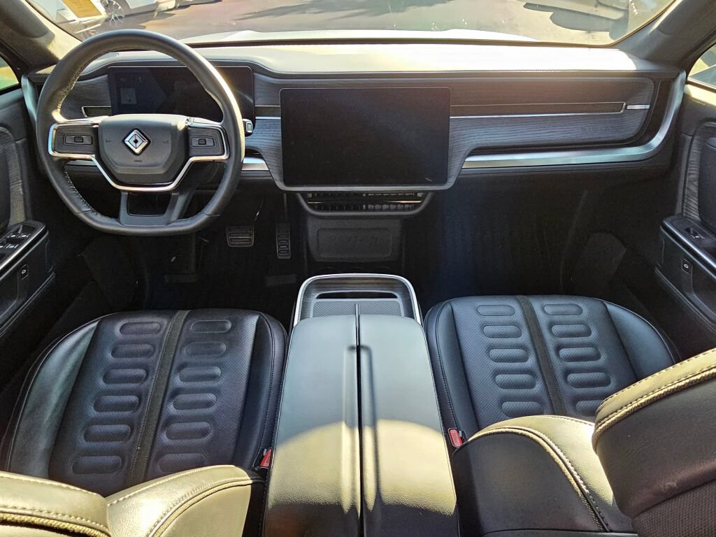 Used 2025 Rivian R1S Adventure Dual AWD/4WD image 9