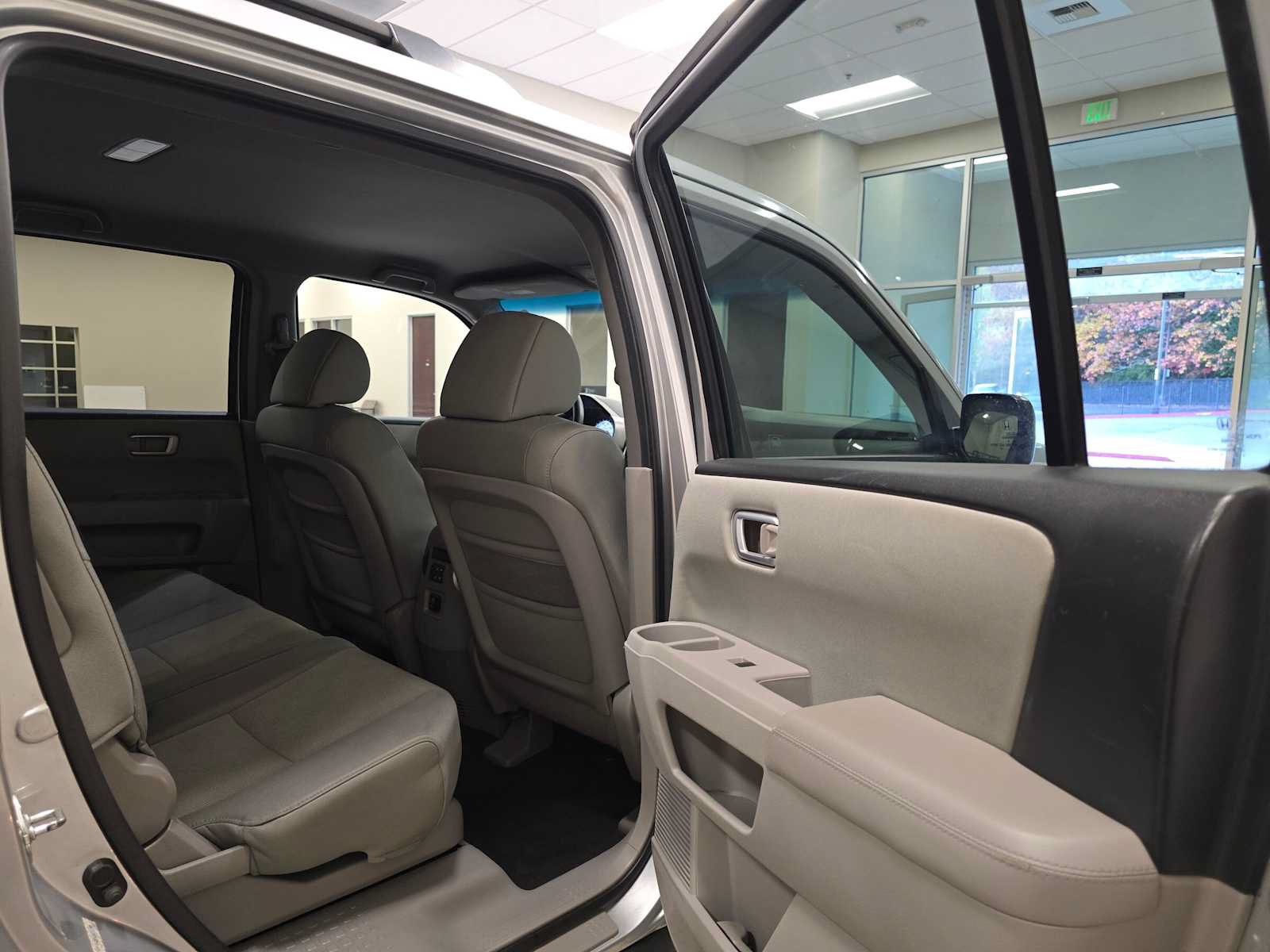 Used 2010 Honda Pilot LX image 25