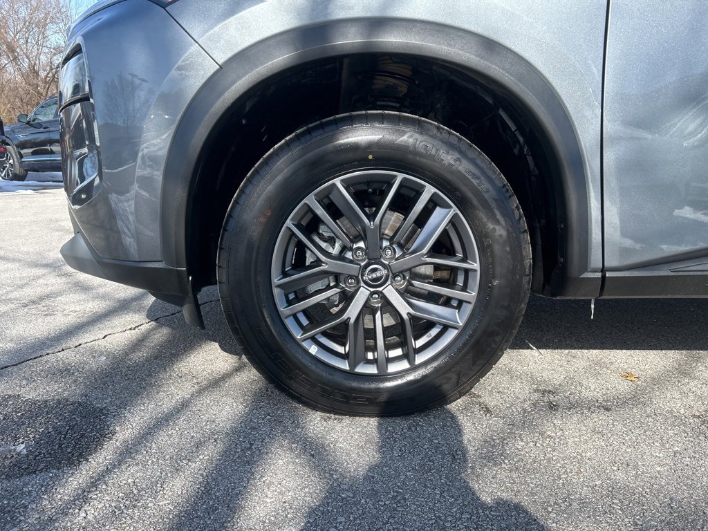 Used 2023 Nissan Rogue S image 31