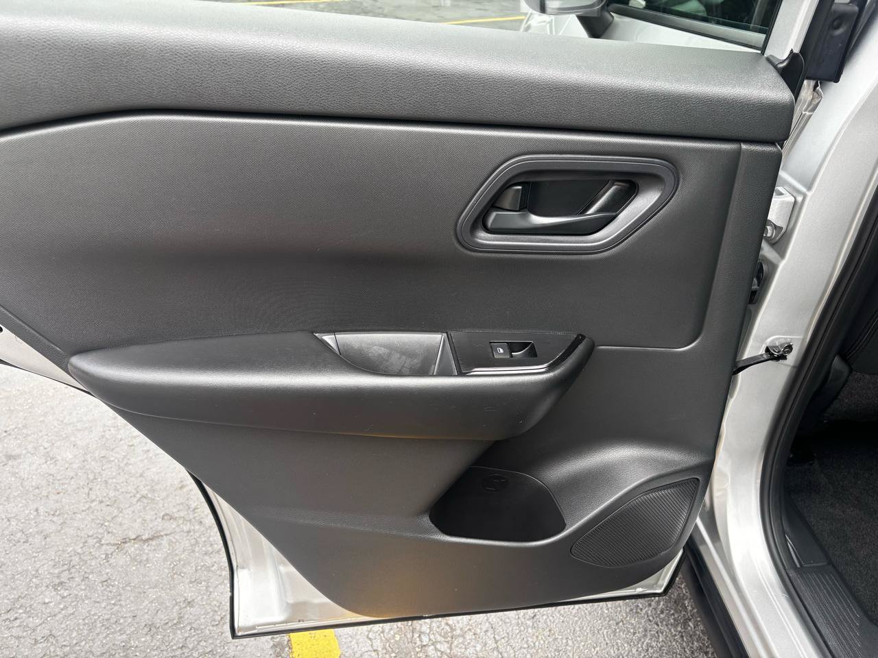 Used 2024 Nissan Rogue S AWD/4WD image 21