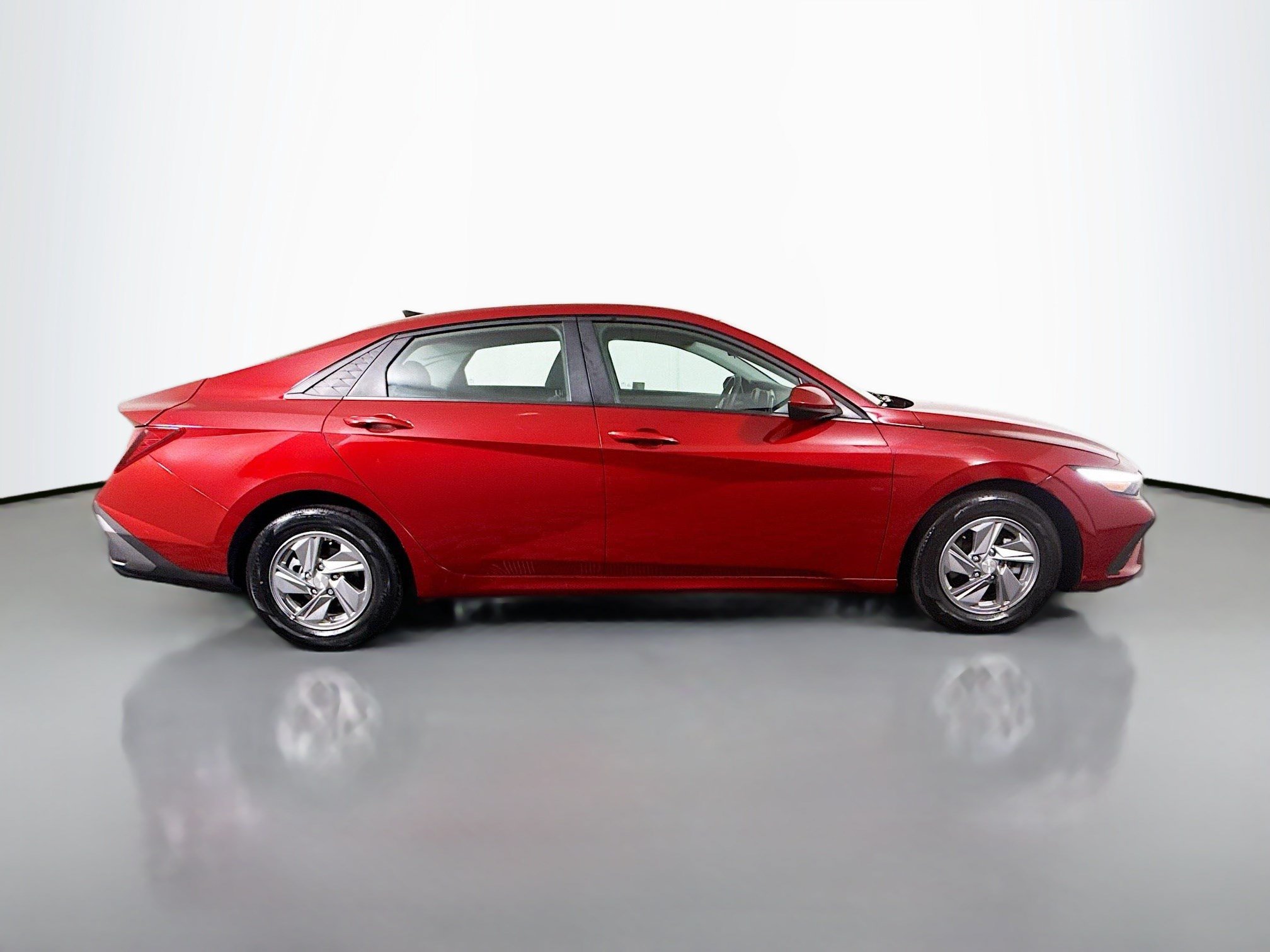 Used 2024 Hyundai Elantra SE FWD image 11