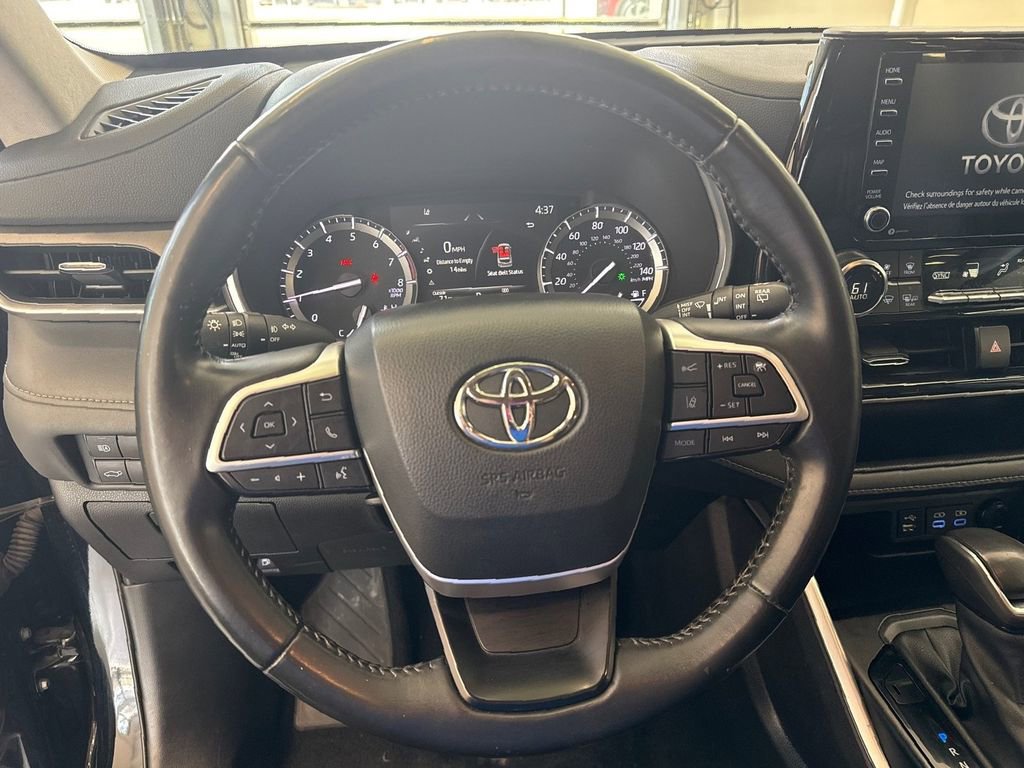 Used 2022 Toyota Highlander XLE image 23