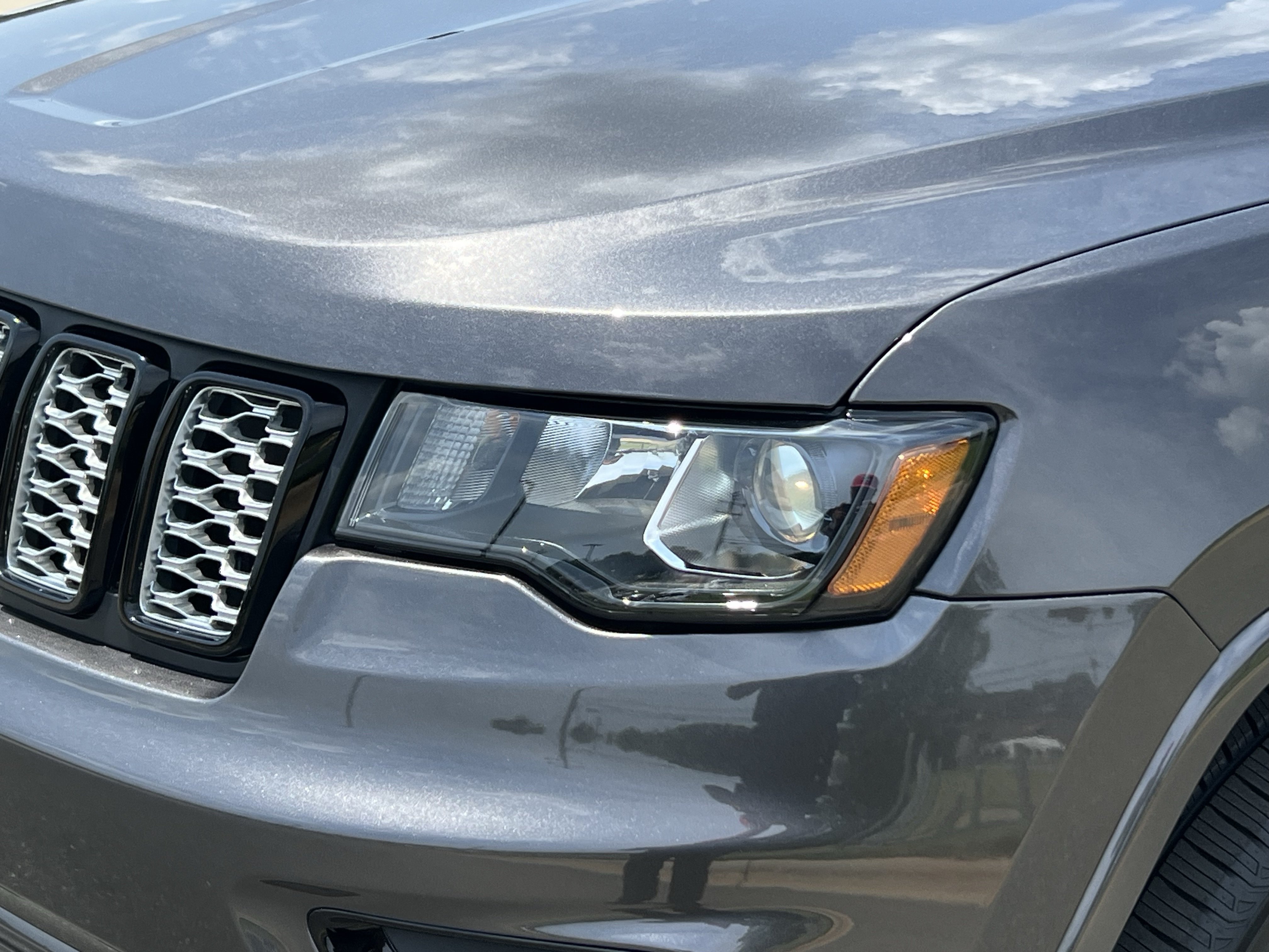 Used 2021 Jeep Grand Cherokee Laredo X AWD/4WD image 12