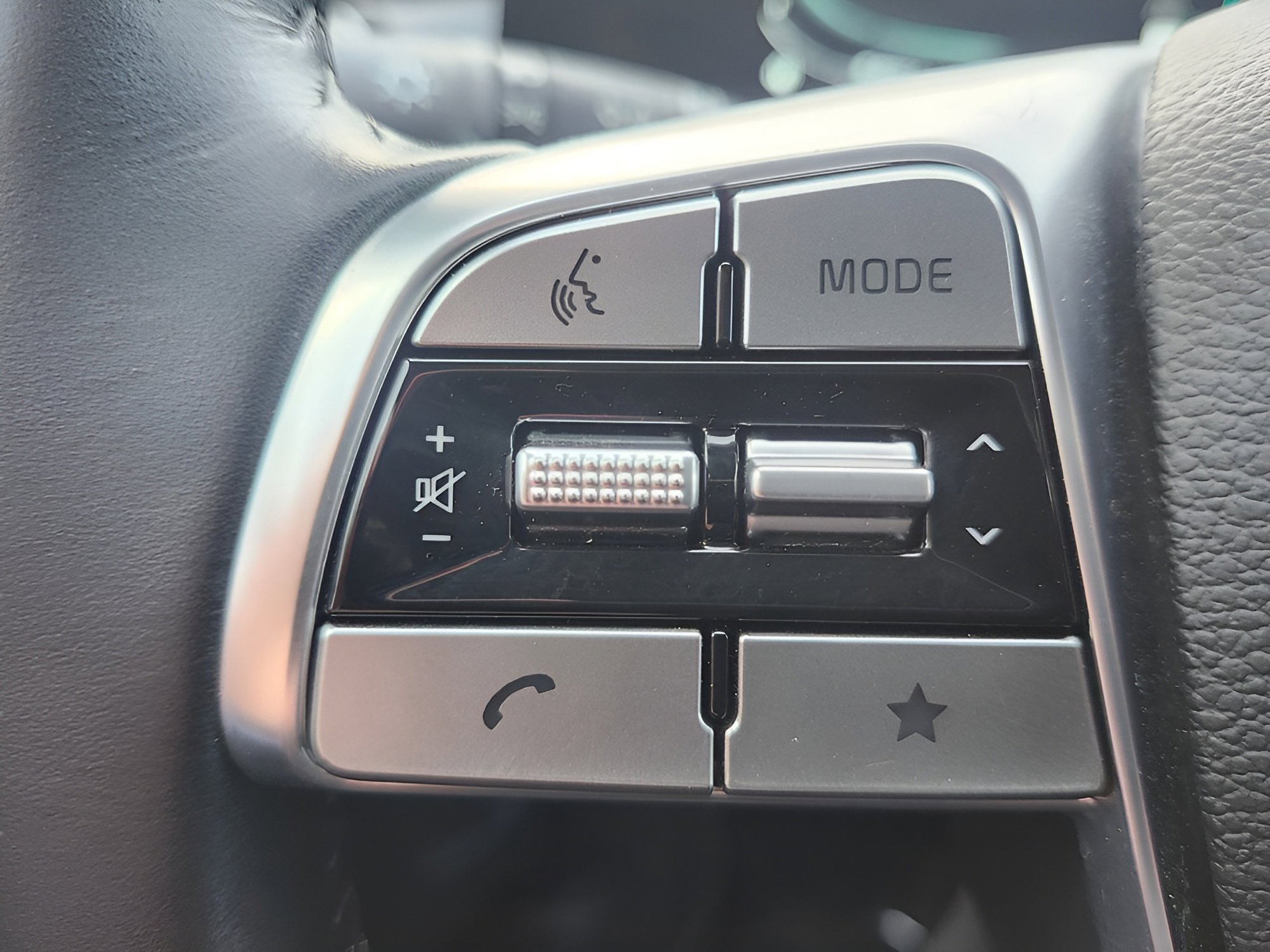 Used 2023 Kia Telluride LX image 17