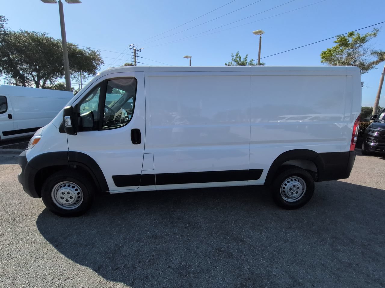 Used 2025 RAM ProMaster 2500 w/ Convenience Group FWD image 8