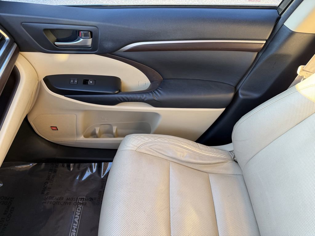 Used 2014 Toyota Highlander Limited image 30