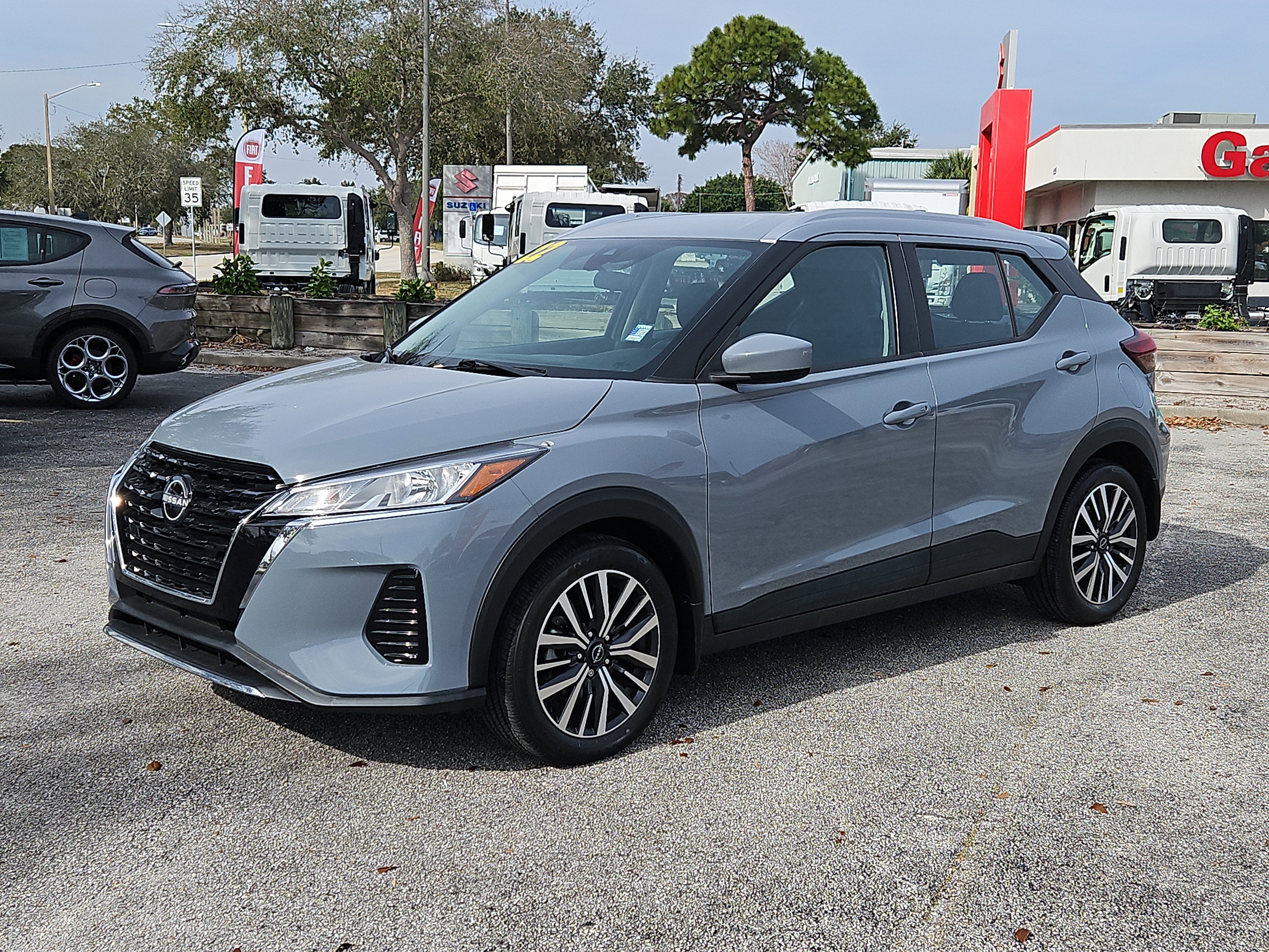 Used 2022 Nissan Kicks SV FWD image 2