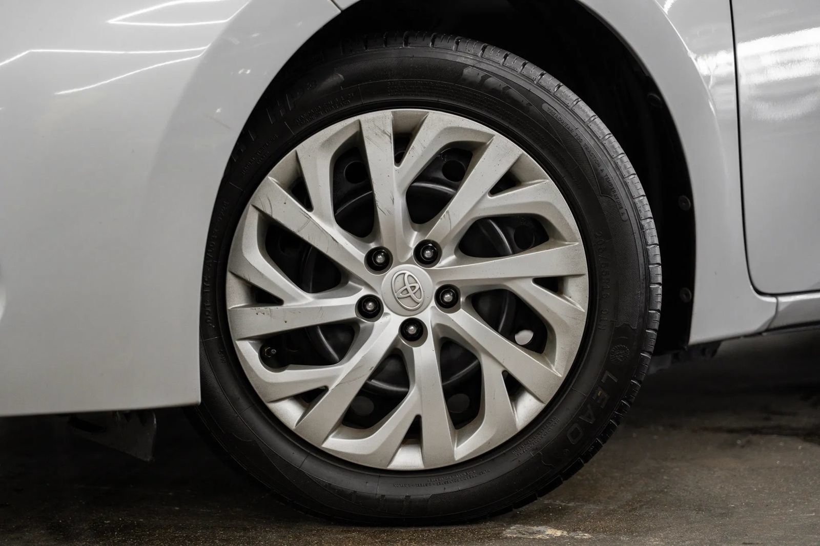 Used 2019 Toyota Corolla LE FWD image 3