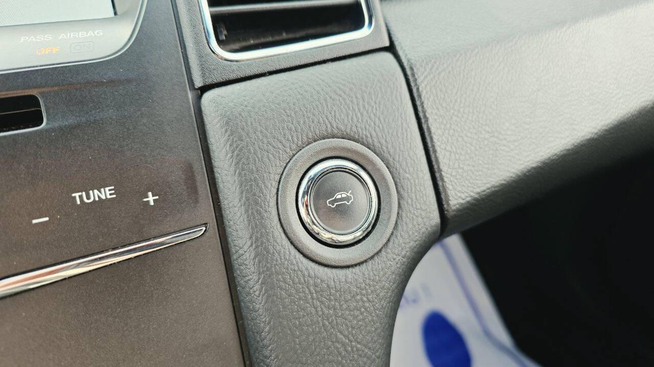 Used 2019 Ford Taurus SEL AWD/4WD image 22