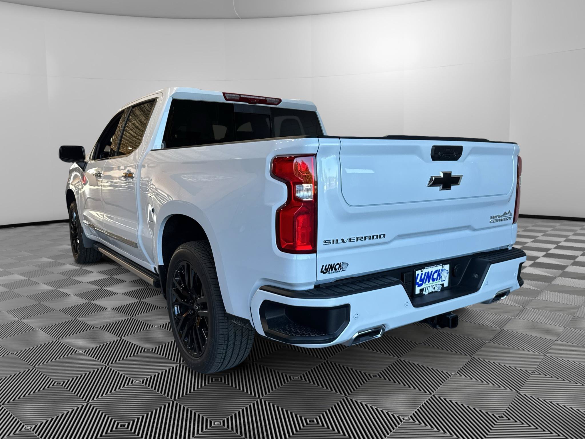 New 2026 Chevrolet Silverado 1500 High Country w/ Technology Package AWD/4WD image 3