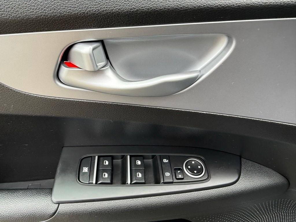 Used 2023 Kia Forte LXS FWD image 16