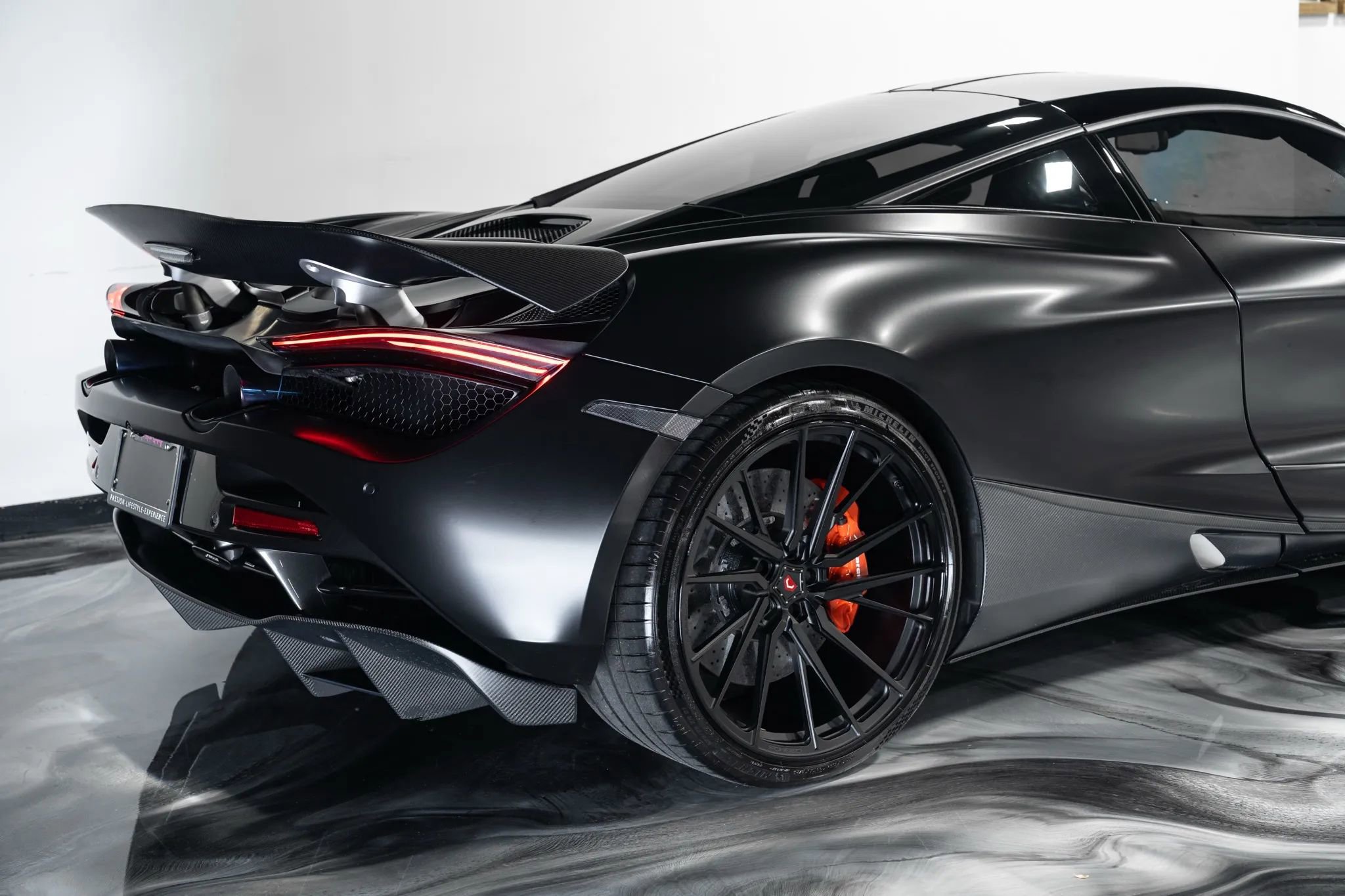 Used 2018 McLaren 720S image 10