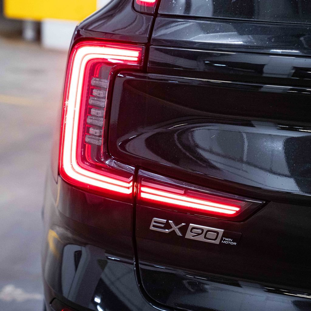 New 2026 Volvo EX90 Ultra AWD/4WD image 5