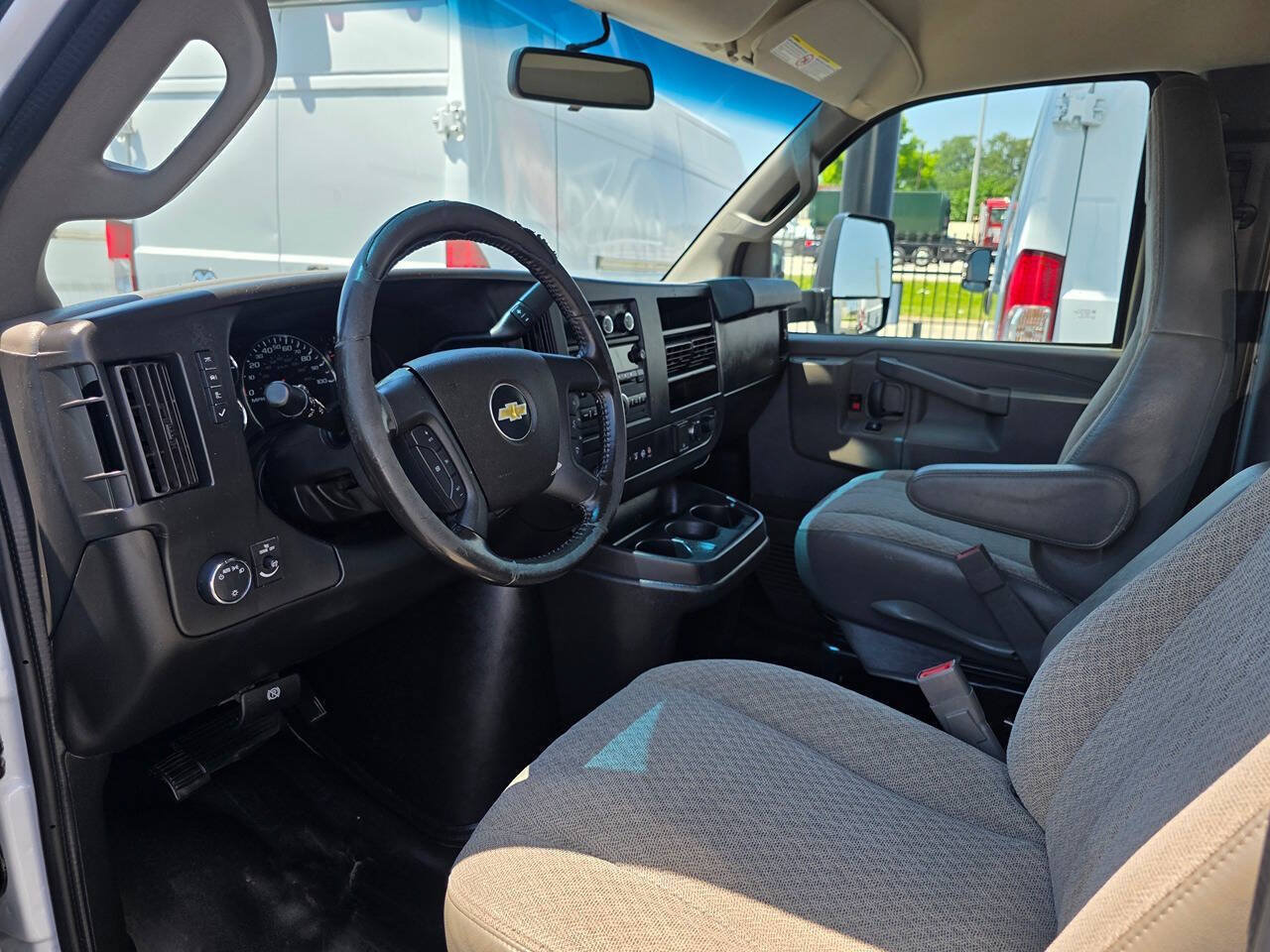 Used 2020 Chevrolet Express 3500 Extended w/ Power Convenience Package RWD image 17