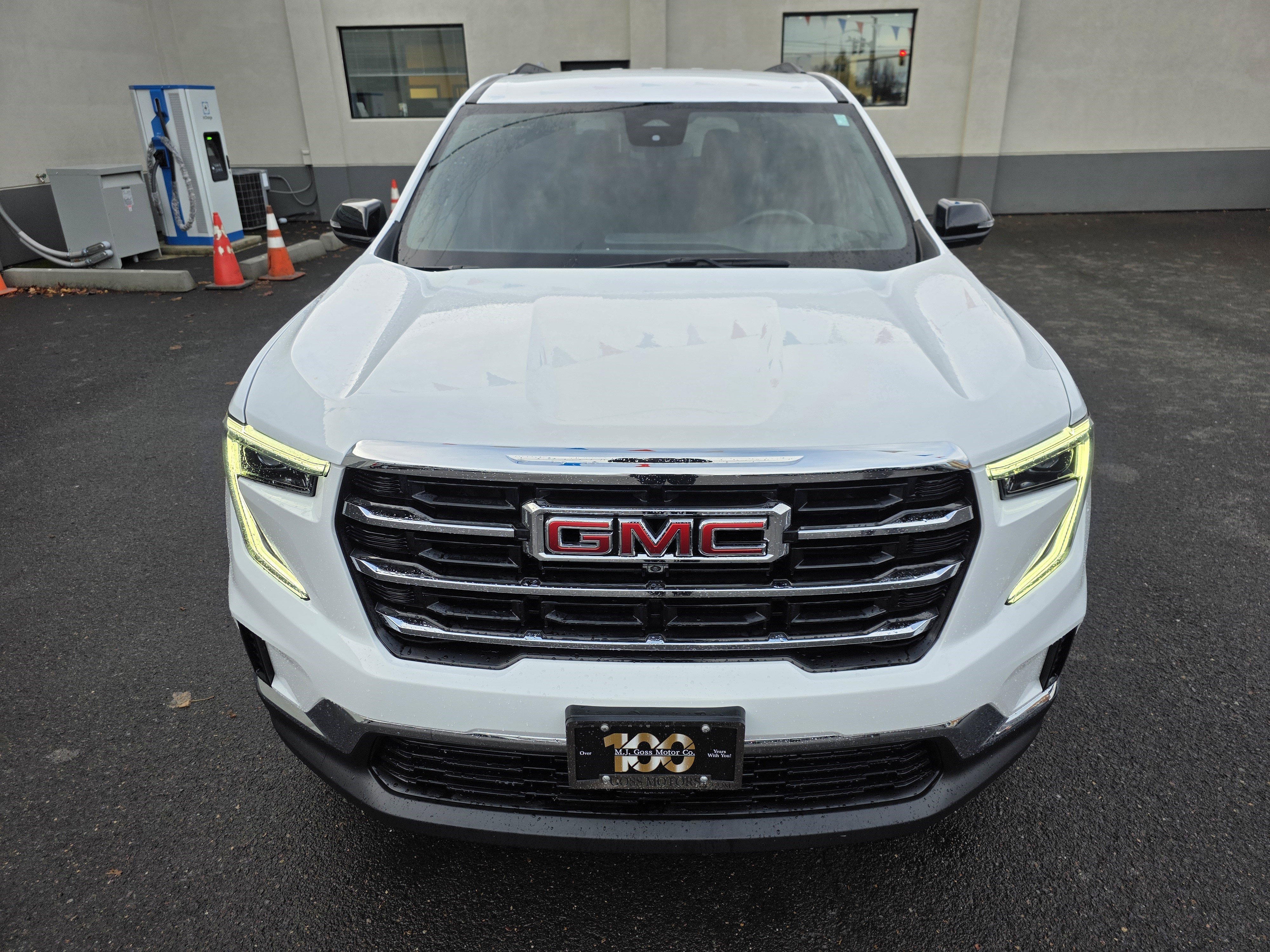 Used 2025 GMC Acadia Elevation image 3