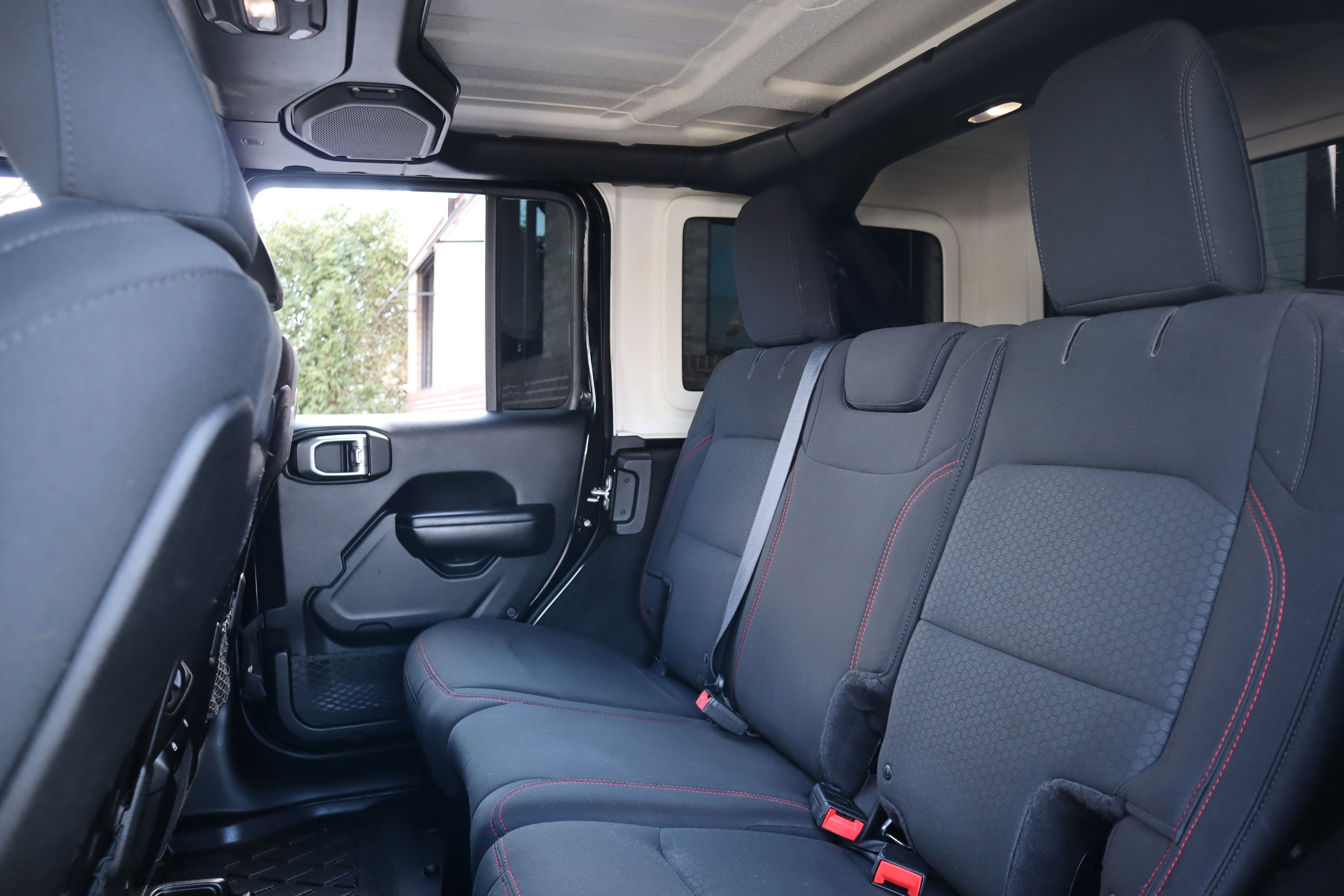 Used 2018 Jeep Wrangler Unlimited Rubicon image 26