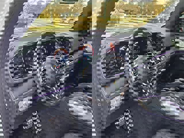 Used 2023 Mercedes-Benz GLS 580 4MATIC image 9