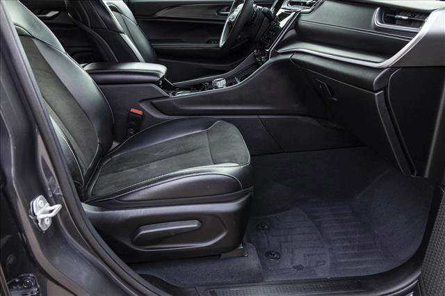 Used 2023 Jeep Grand Cherokee Altitude image 28