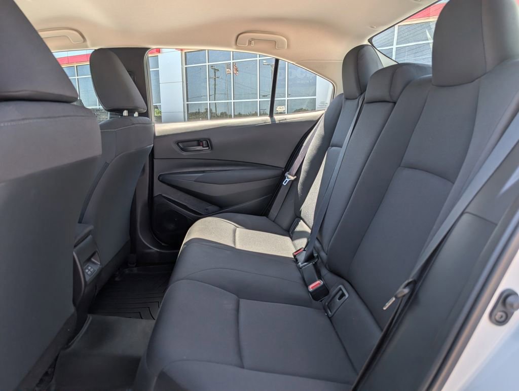 Used 2025 Toyota Corolla LE image 29
