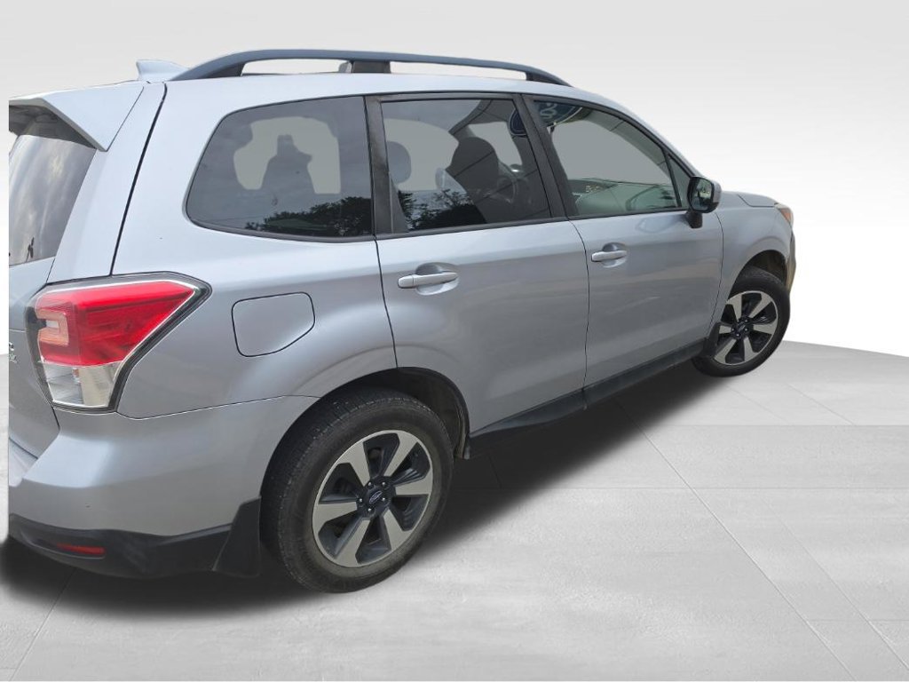 Used 2017 Subaru Forester 2.5i Premium w/ All-Weather Package AWD/4WD image 8