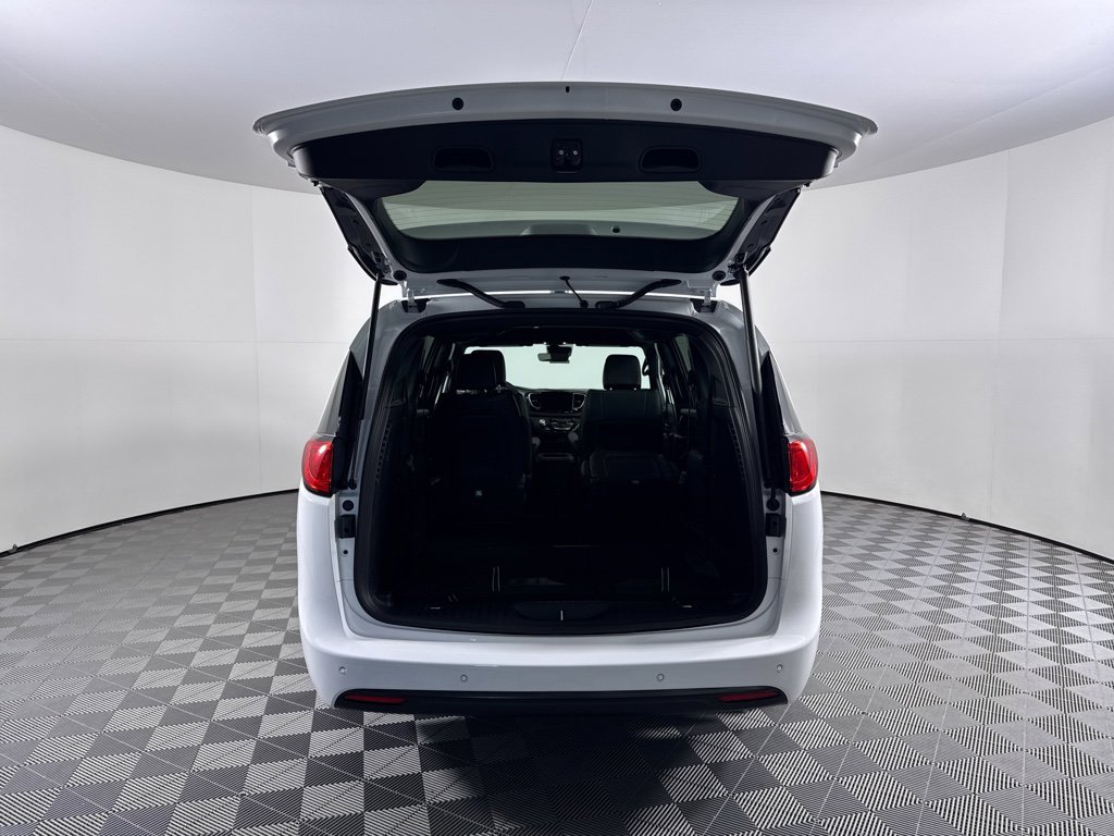 New 2026 Chrysler Voyager LX FWD image 10