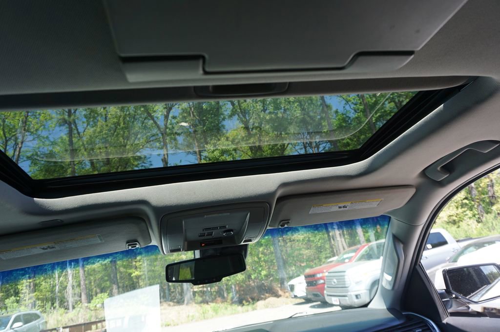 Used 2017 GMC Yukon SLT w/ Premium Edition image 13