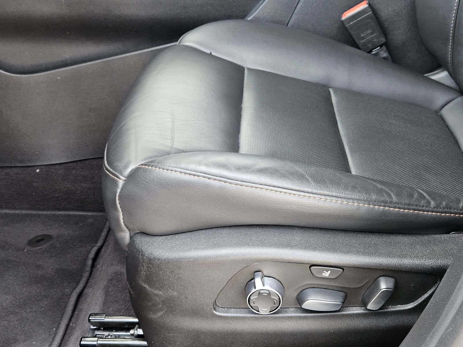 Certified 2023 Cadillac XT4 Sport image 30