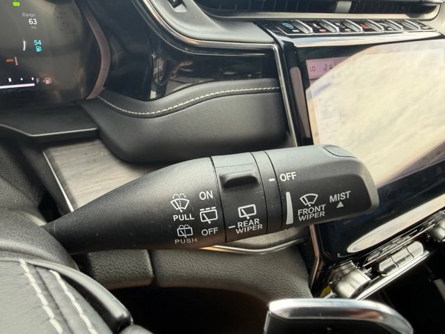 Used 2023 Jeep Grand Cherokee Overland w/ Advanced Protech Group III AWD/4WD image 37