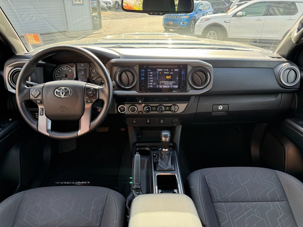 Used 2017 Toyota Tacoma TRD Sport w/ Tow Package AWD/4WD image 16