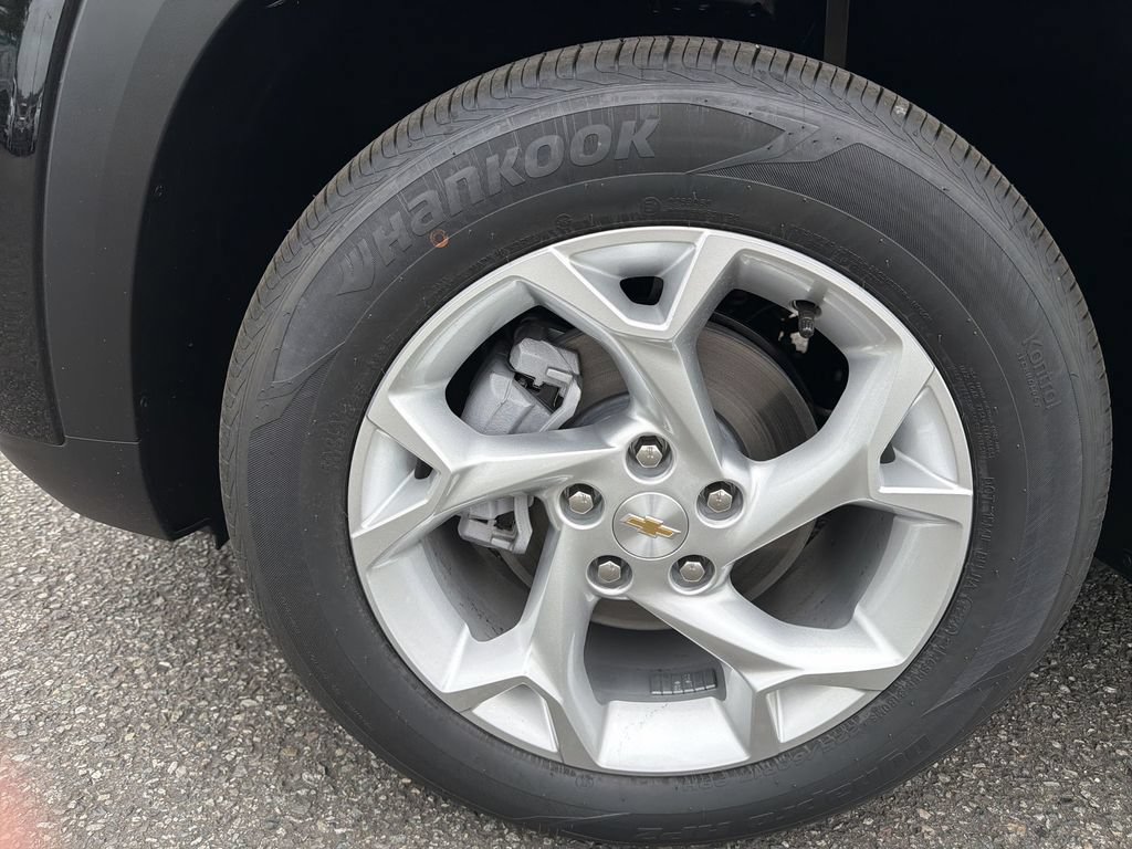 New 2026 Chevrolet Trax LS w/ LS Convenience Package FWD image 32
