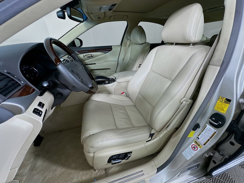 Used 2013 Lexus LS 460 w/ Comfort Pkg RWD image 21