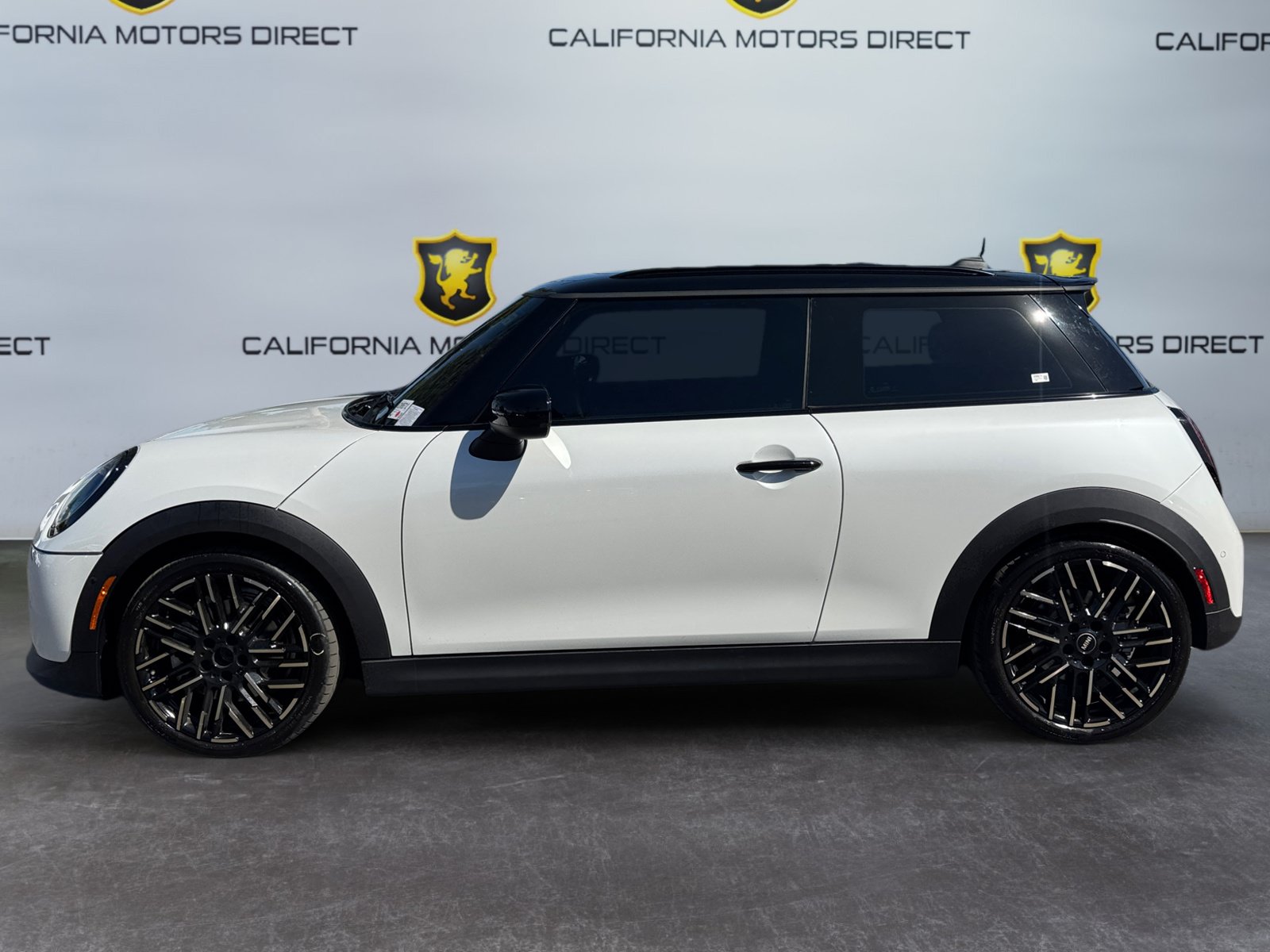 Used 2025 MINI Cooper S FWD image 2