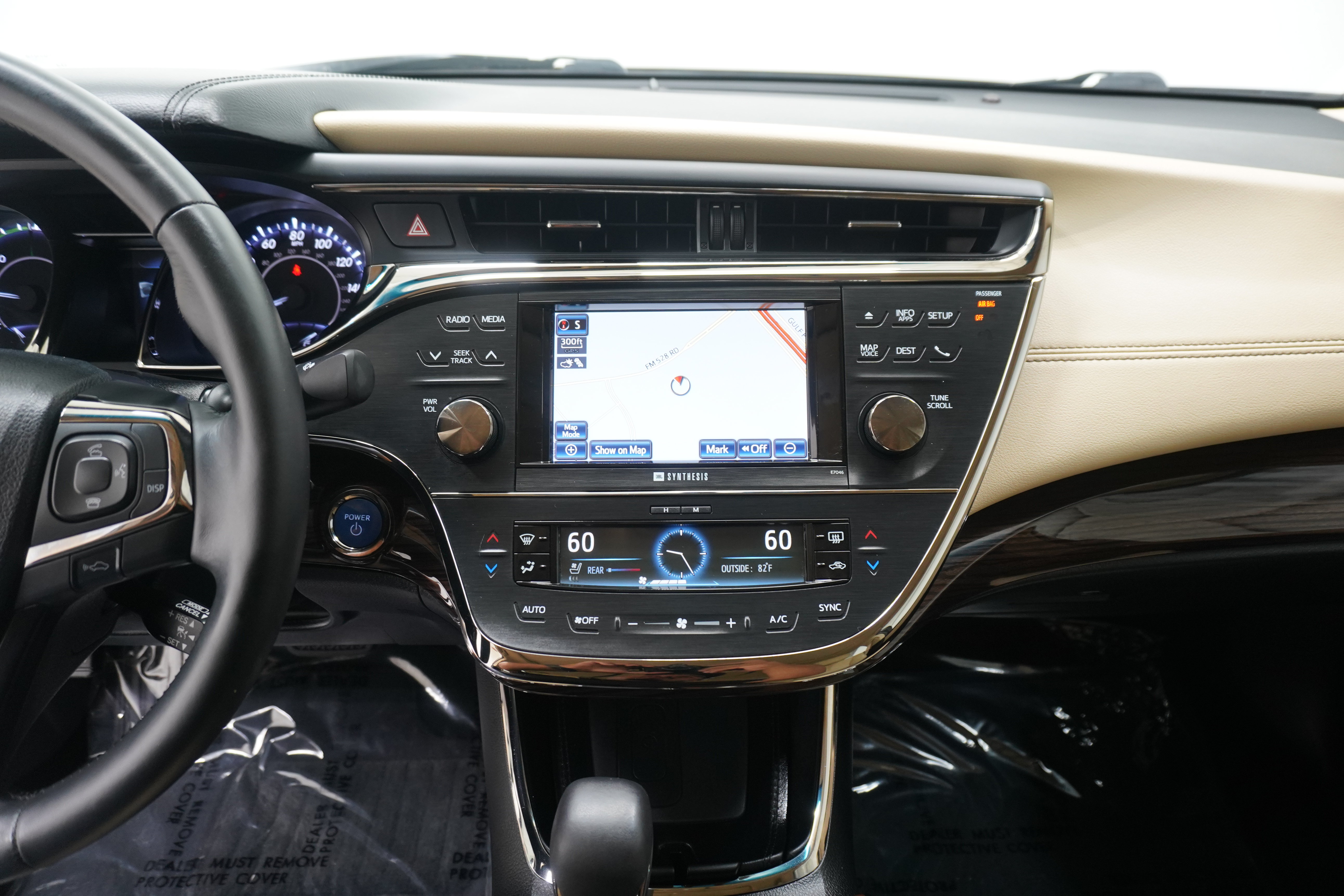 Used 2013 Toyota Avalon Limited w/ Technology Pkg FWD image 22