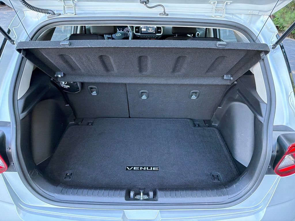 Used 2021 Hyundai Venue SE FWD image 18