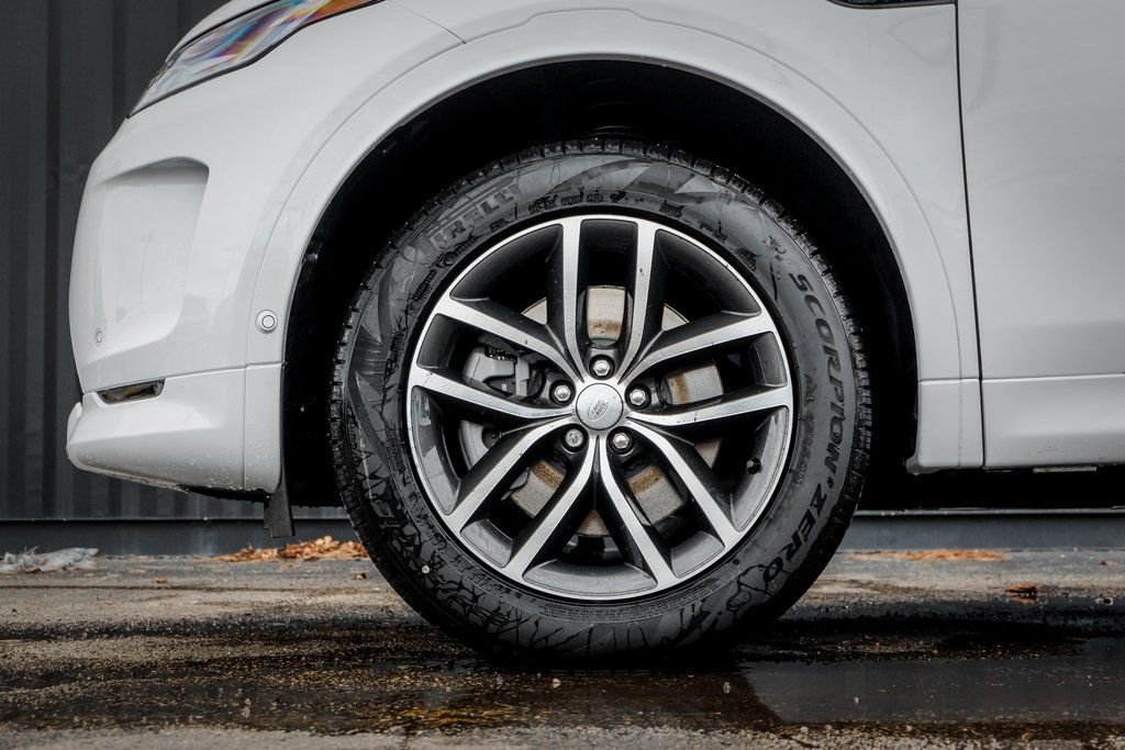 Used 2025 Land Rover Discovery Sport S image 4