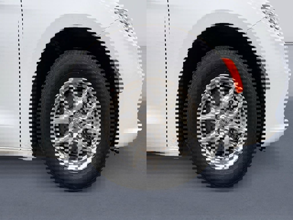 Used 2024 Chrysler Pacifica Touring-L image 9