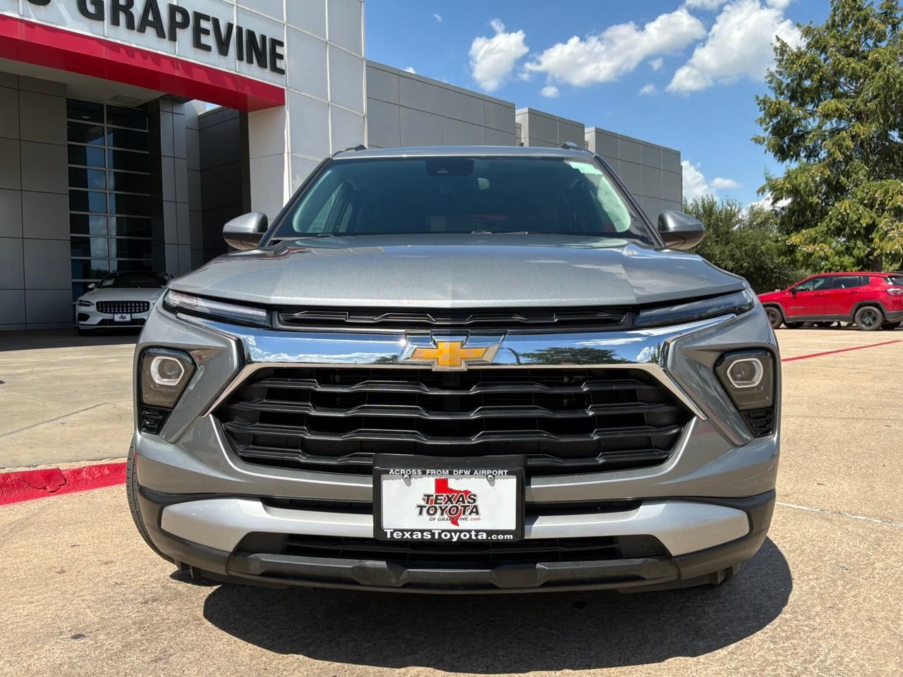Used 2025 Chevrolet TrailBlazer LT FWD image 3