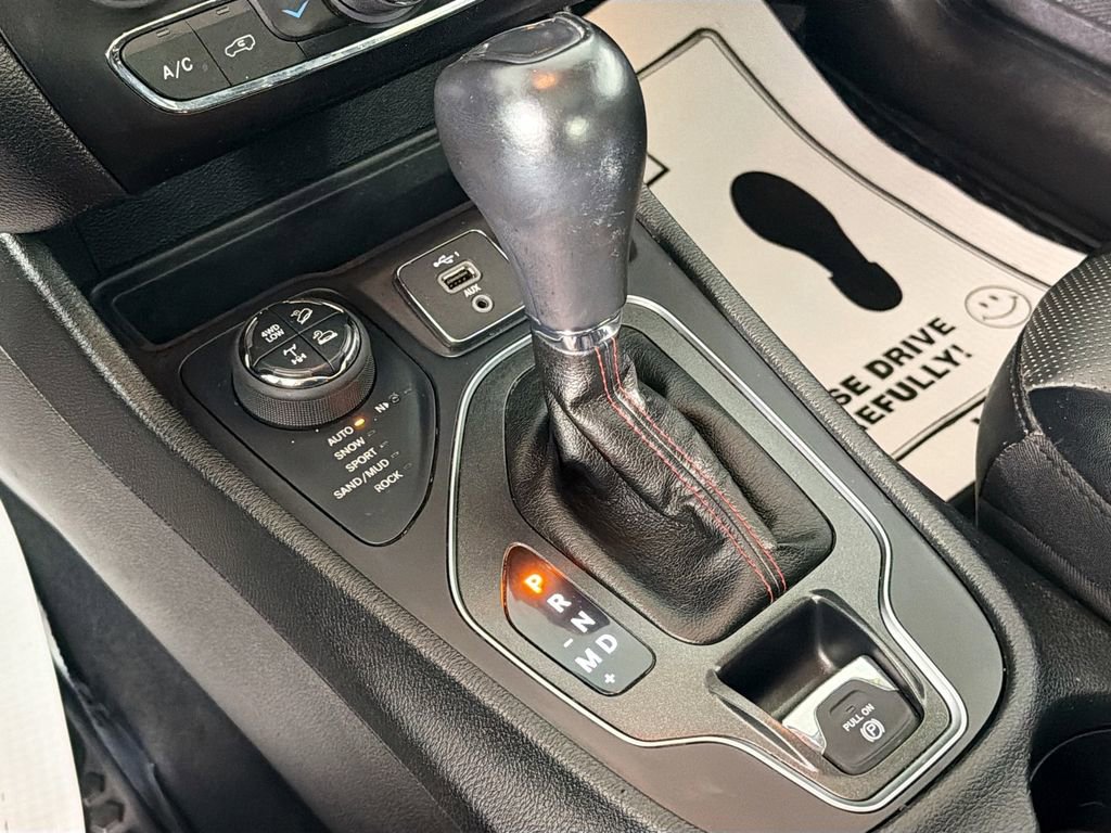 Used 2022 Jeep Cherokee Trailhawk w/ Trailhawk Elite Value Package image 17