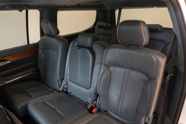 Used 2022 Jeep Grand Wagoneer Series II w/ Flexible Seating Group AWD/4WD image 24