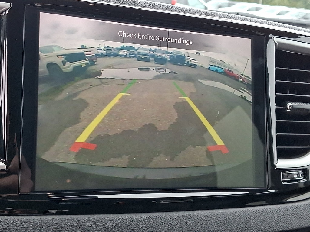 Used 2024 Chrysler Pacifica Touring-L FWD image 25