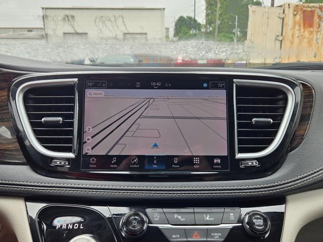 Used 2024 Chrysler Pacifica Limited FWD image 19