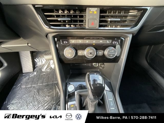 Used 2024 Volkswagen Taos SE w/ Black Wheel Plus Package AWD/4WD image 11