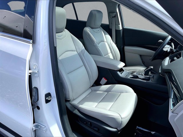 Used 2023 Cadillac XT4 Premium Luxury FWD image 9