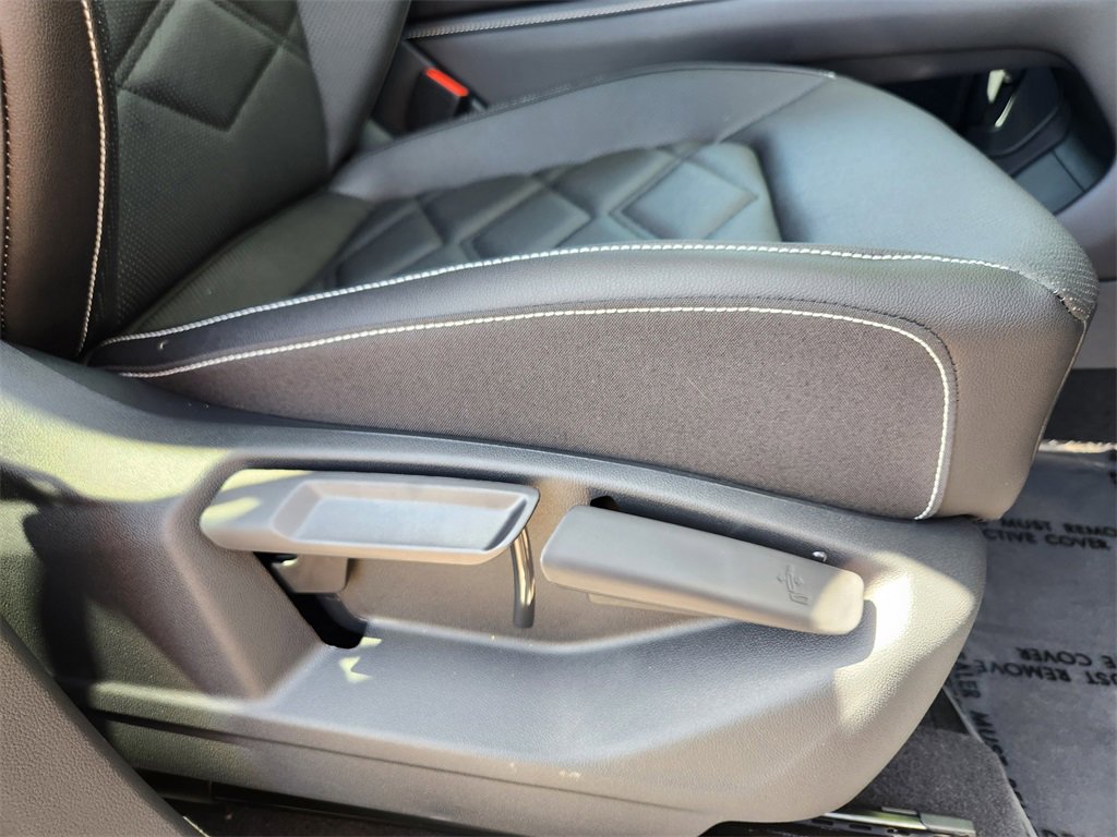 New 2025 Volkswagen Atlas Peak Edition SE image 17