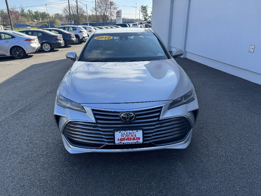 Used 2019 Toyota Avalon Limited FWD image 3