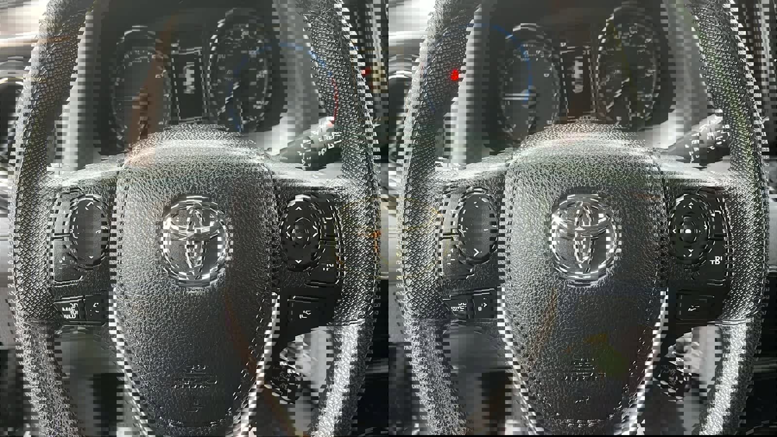 Used 2018 Toyota RAV4 LE image 11