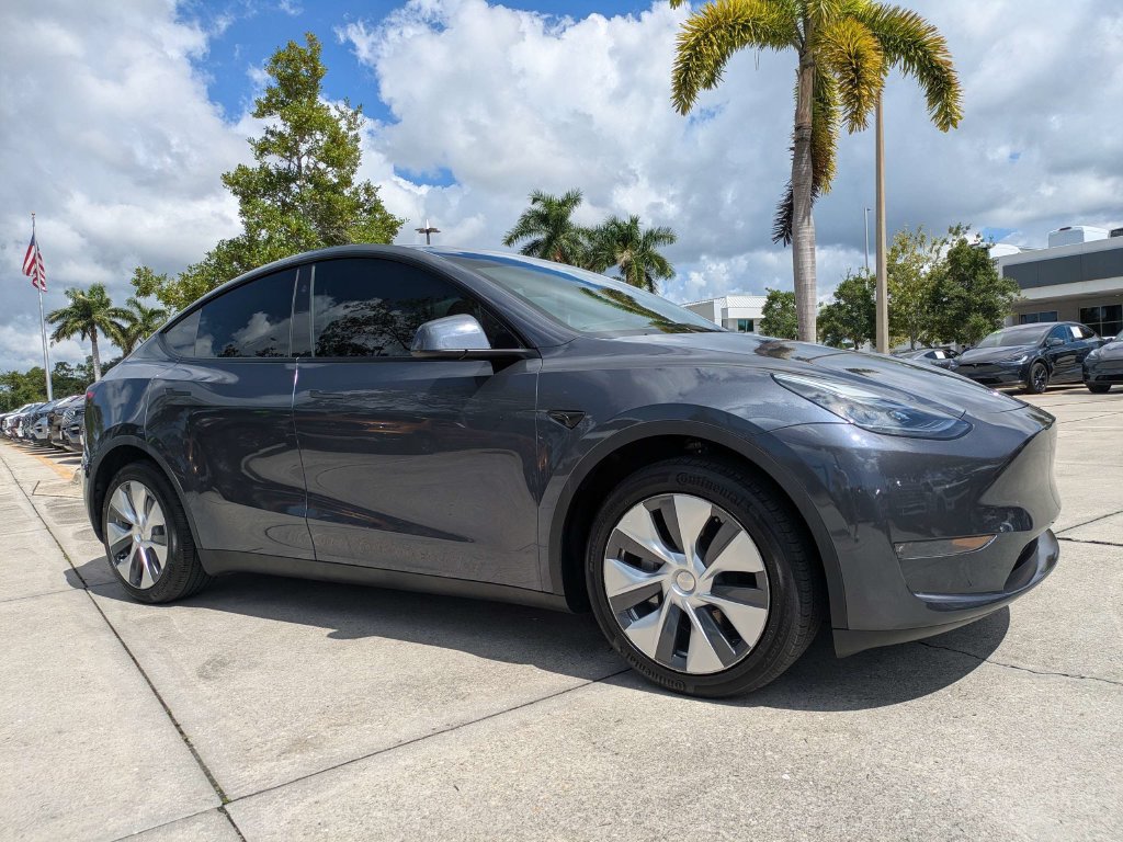 Used 2023 Tesla Model Y Long Range AWD/4WD image 2