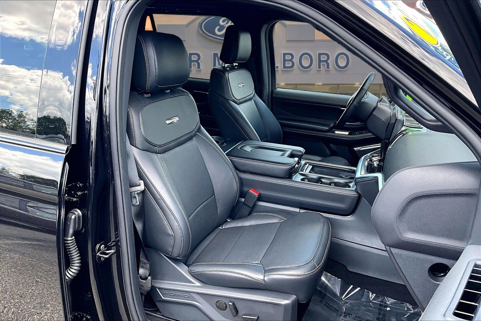 Certified 2025 Ford Expedition Platinum w/ Stealth Performance Package AWD/4WD image 7