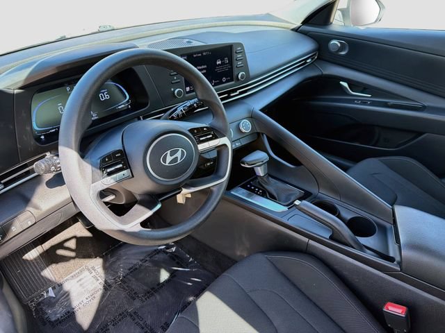 Certified 2024 Hyundai Elantra SE FWD image 9