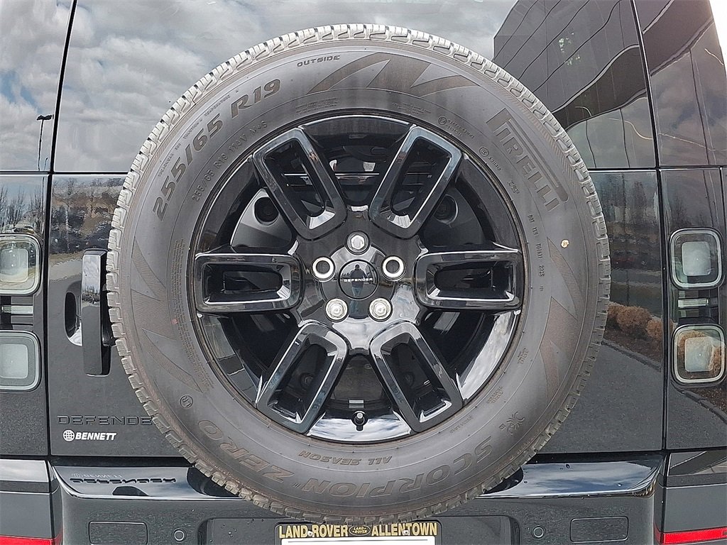 Used 2026 Land Rover Defender 110 S image 28